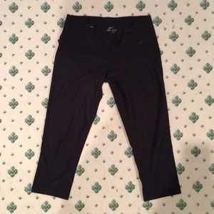 SALE!! Nike cropped leggings spandex pants